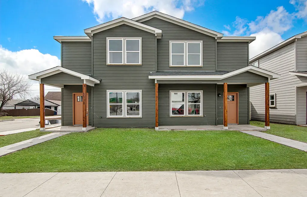 A modern new construction duplex in Fort Worth