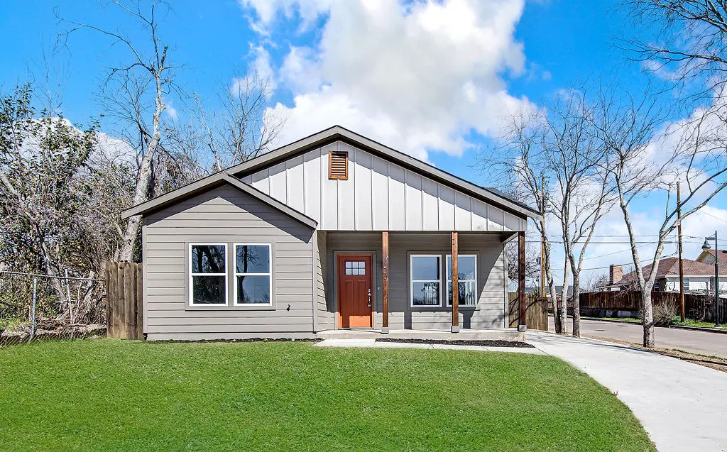 A modern new construction single family home in Fort Worth